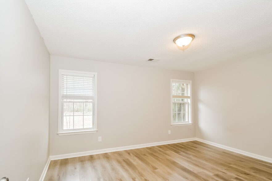 Building Photo - 4480 Glenchase Dr