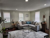 Building Photo - 2 Lyons Rd