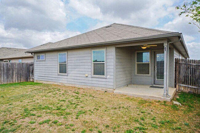 Building Photo - Modern 4-Bed Home with Open Layout in New Braunfels - Realtor Commission: $500