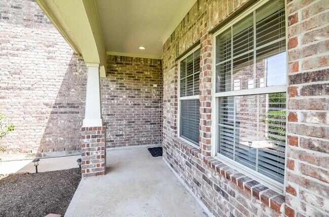 Building Photo - 6419 Bennington Springs Dr