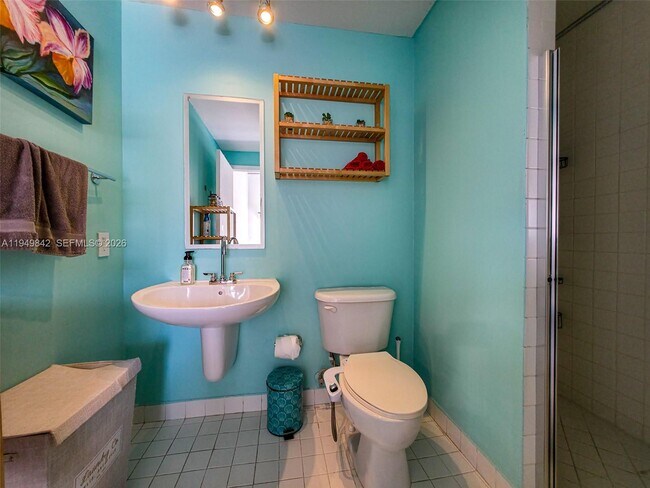 Building Photo - 10 SW South River Dr