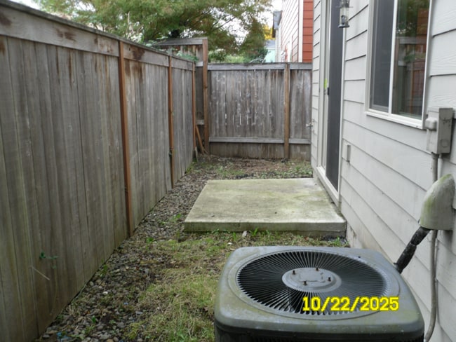 Building Photo - 4300 NE 34th Cir