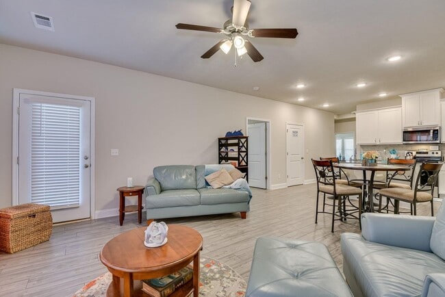 Building Photo - 1103 Clareton Dr