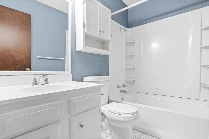 Building Photo - 1566 Millpond Ct