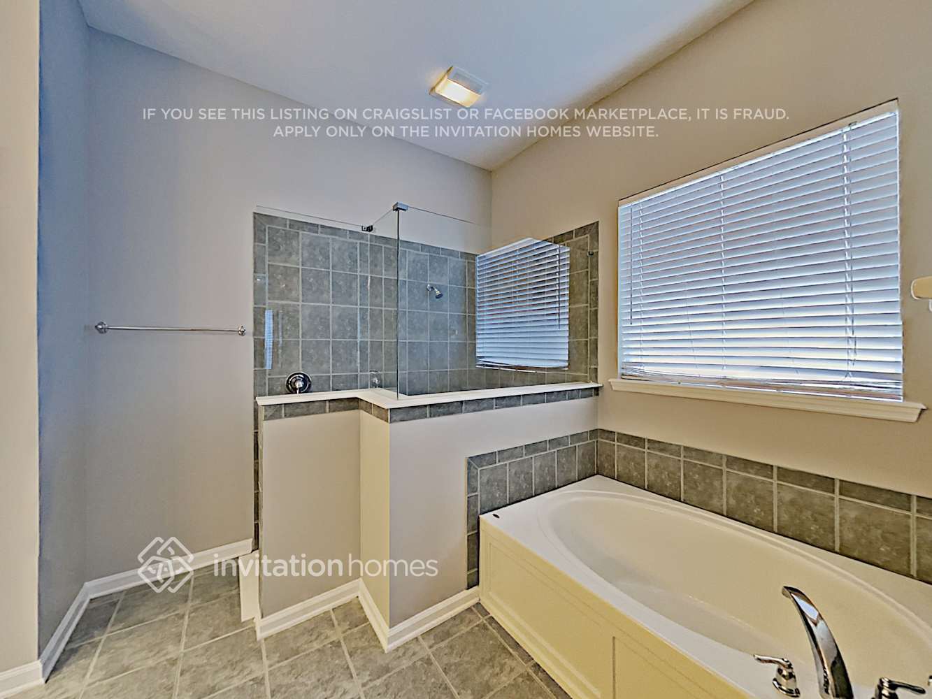 Building Photo - 904 E Terranova Way