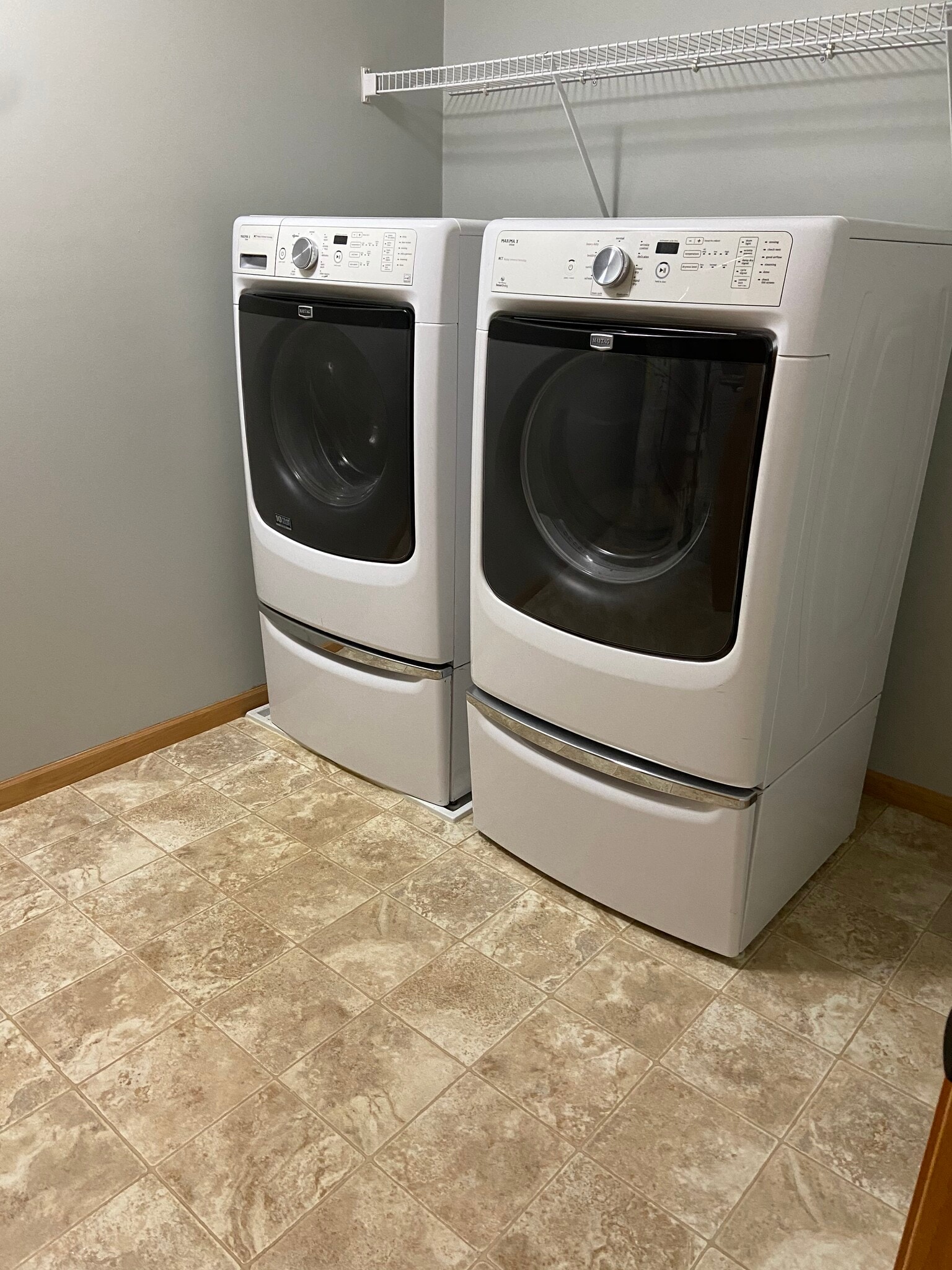 Building Photo - 202 River Woods Dr