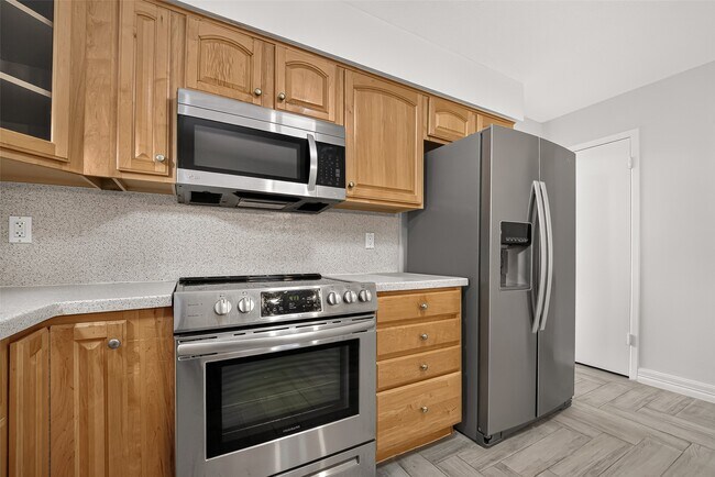 Building Photo - 10383 Briar Forest Dr