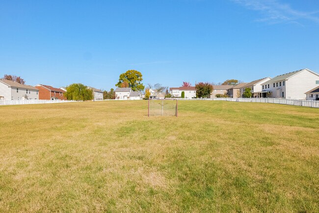 Building Photo - Spacious 4-Bedroom Hendersonville Home