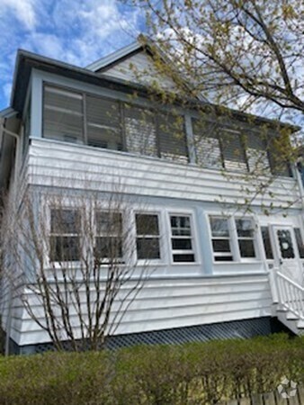 Building Photo - 98 Alpine St