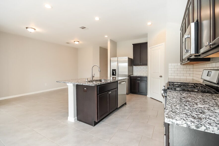 Building Photo - 8419 Ideal Dr