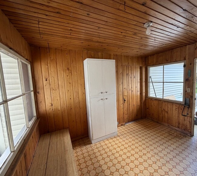 Building Photo - 4 Bedroom Unfurnished Home in Columbia Falls