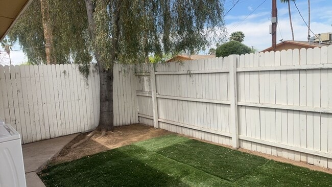 Building Photo - $1,250 For Lease-1 Bedroom-1 Bath Apt in Triplex With Private Yard-Washer & Dryer in Phoenix 85008 !