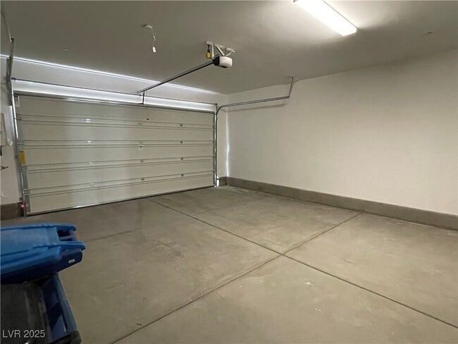 Building Photo - 600 Carriage Hill Dr