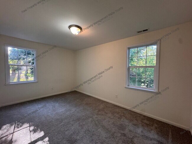 Building Photo - 612 Essington Pl