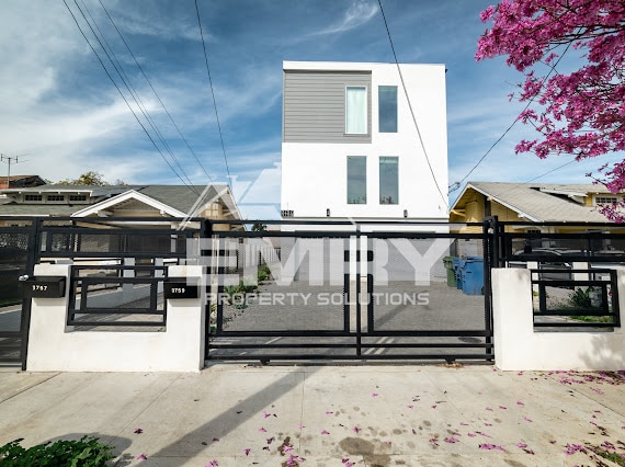 Primary Photo - 3759 Dalton Ave