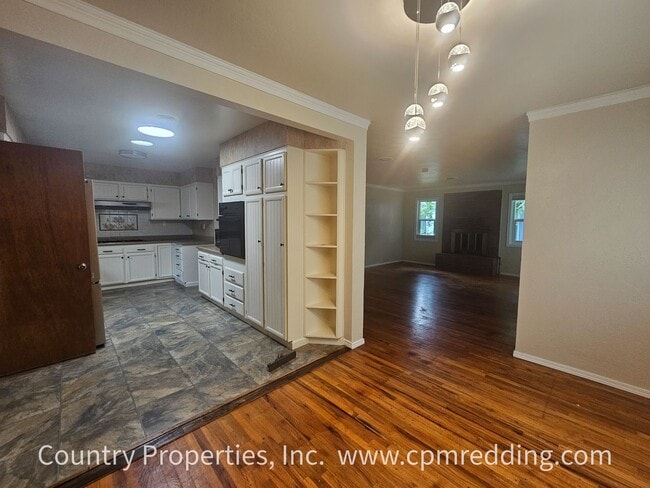 Building Photo - 4-Bedroom in the Garden Tract with Shop & ...