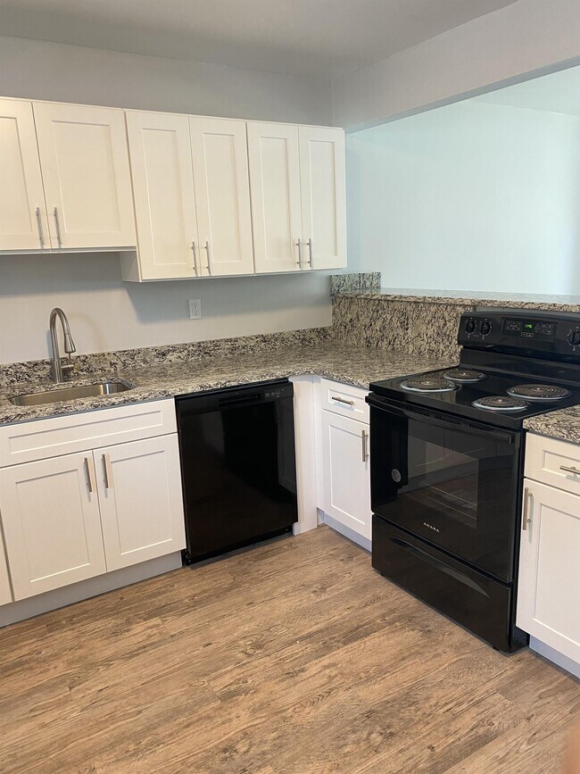 Building Photo - 18272 Sidney Ave