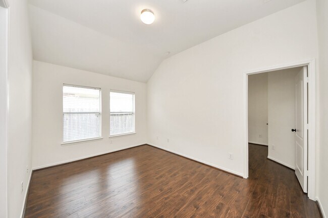 Building Photo - 19122 Mission Manor Ln