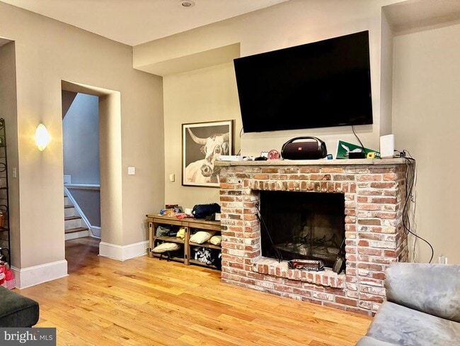 Building Photo - 300 Lombard St