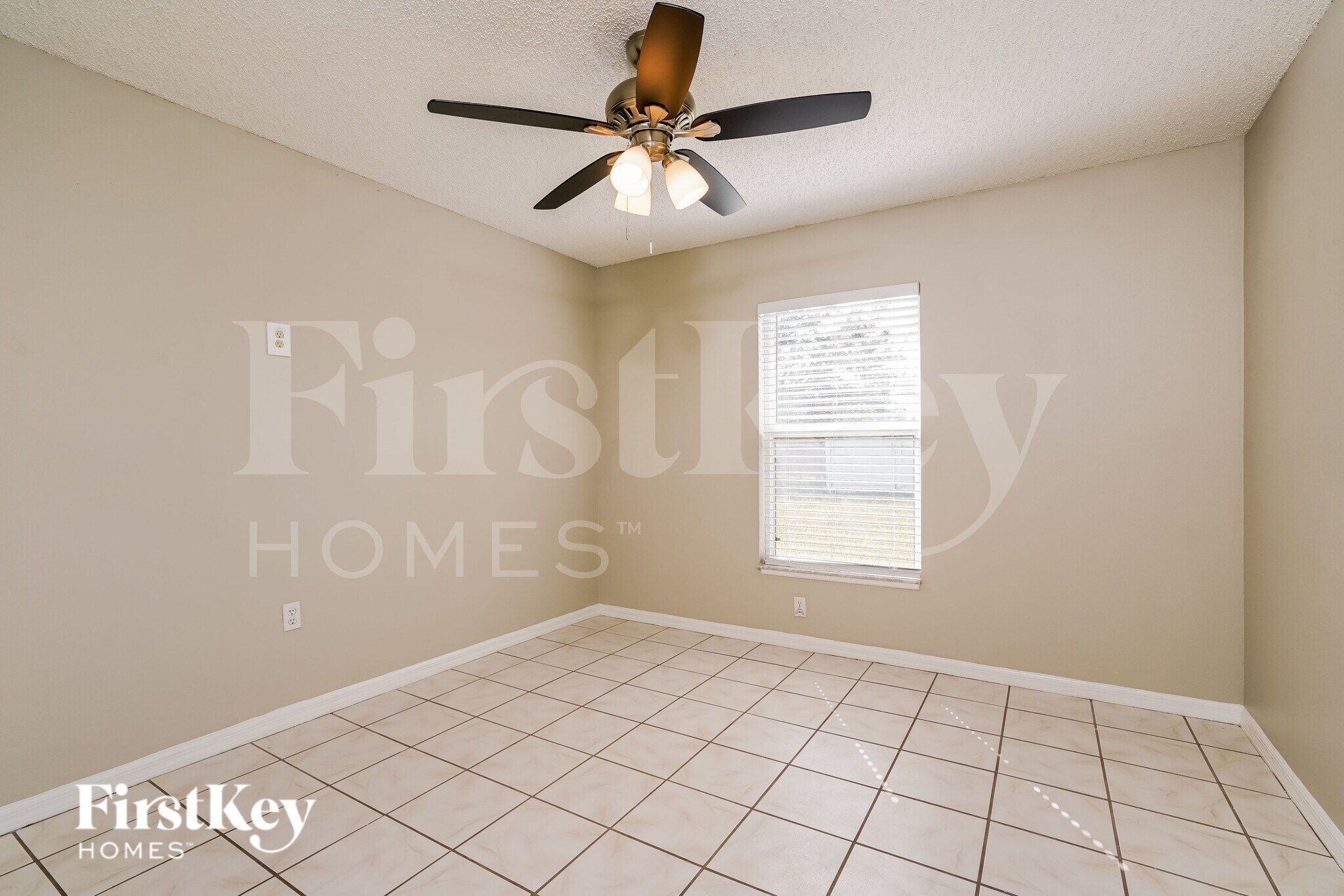 Building Photo - 873 Jarnac Dr