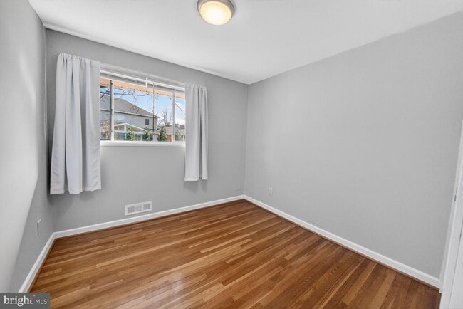 Building Photo - 6020 Cheshire Dr