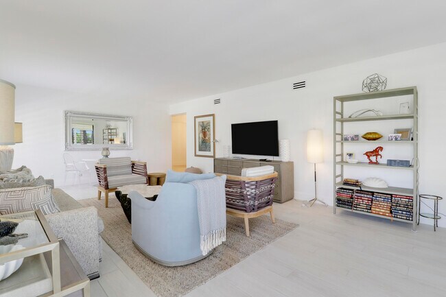 Building Photo - 275 S Beach Rd