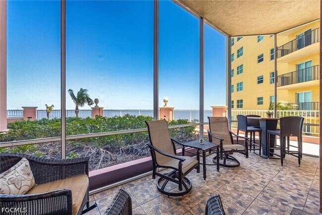 Building Photo - 2745 First St