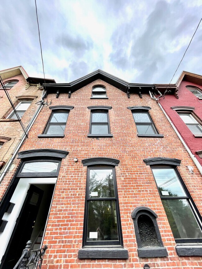 Building Photo - 156 South St