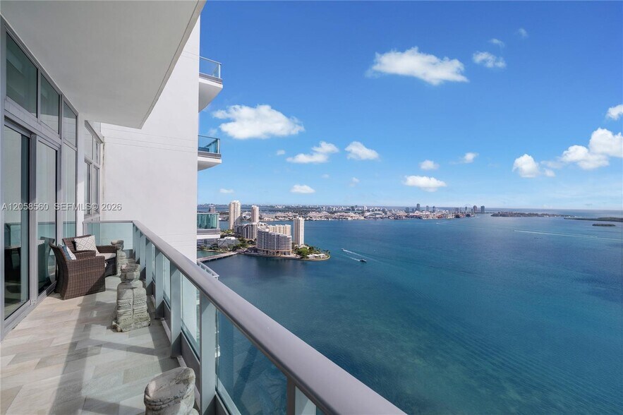 Building Photo - 1331 Brickell Bay Dr