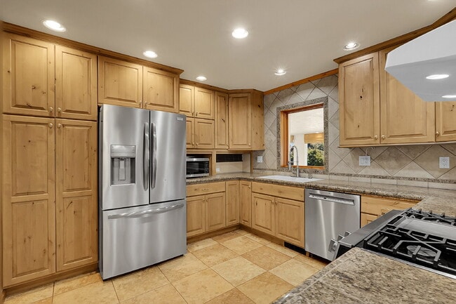 Building Photo - $2,195.95, 3-bed, 2-bed, ranch-style home with a large backyard and $300 off first month's rent