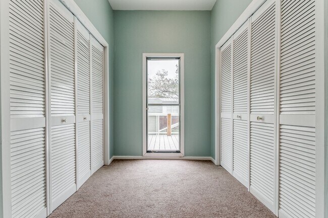 Building Photo - 3-BEDROOM COTTAGE IN ALAMO HEIGHTS