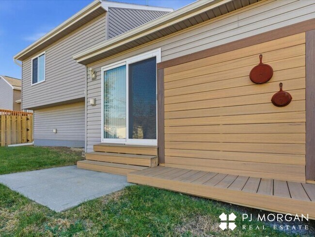 Building Photo - 19378 V St