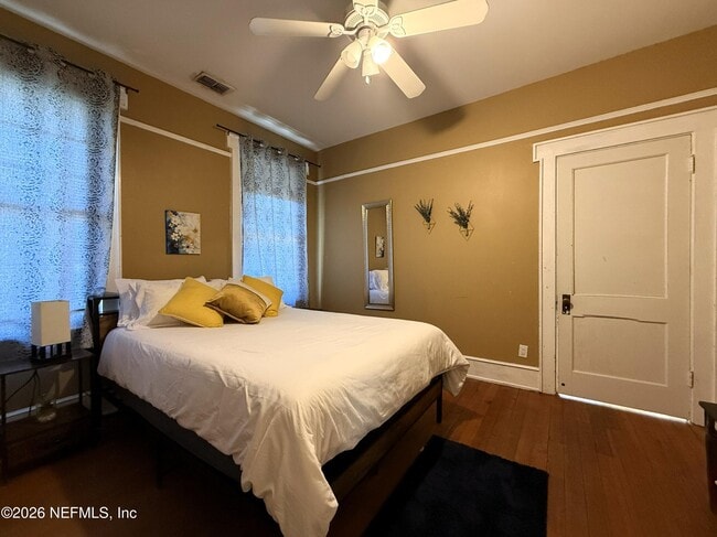 Building Photo - 148 W 6th St