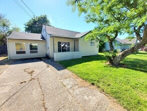 Building Photo - 3 Bed 2 Bath Home w/ storage shed