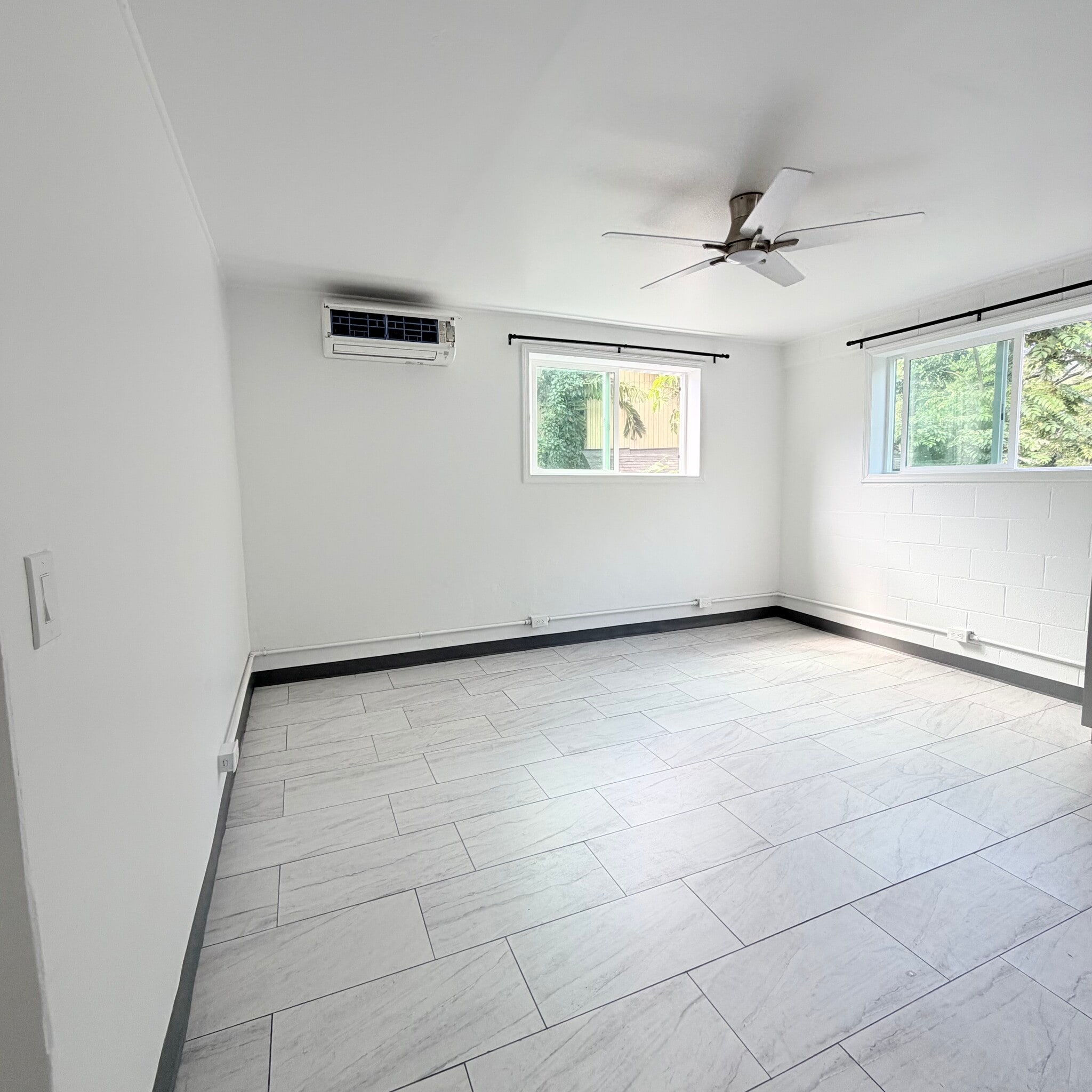 Large living room with Split AC - 1739 Kamohoalii St