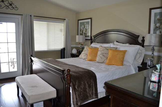 Building Photo - HOME WITH VIEW CORONA