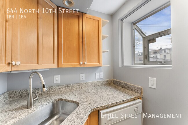 Building Photo - 644 N 10th St