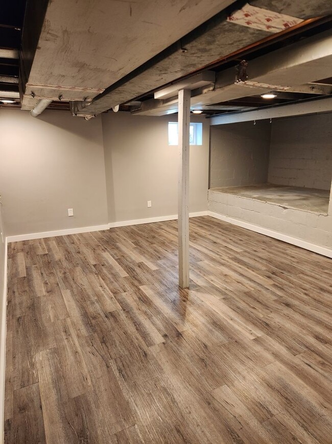 Building Photo - Aksarben 3/2 newly remodeled!