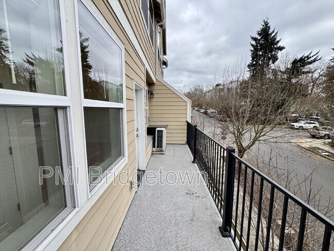 Building Photo - 8804 N Edison St