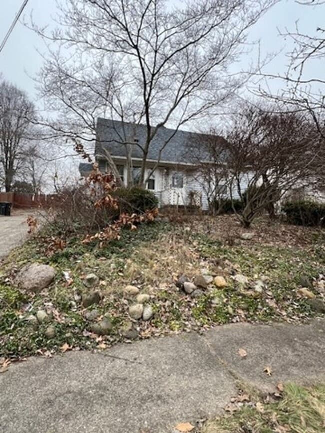 Building Photo - 908 Kennebec Ave