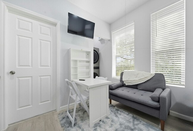 Building Photo - 624 Avenue H