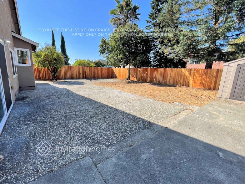Building Photo - 223 Gypsum Dr