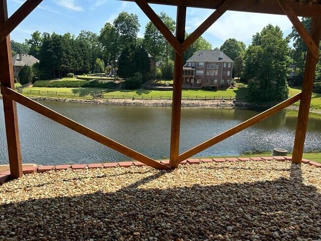 Building Photo - 870 Longstone Landing