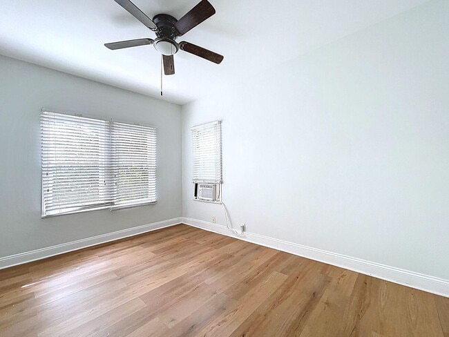 Building Photo - 1/1 in Central Lakeland with a great side ...