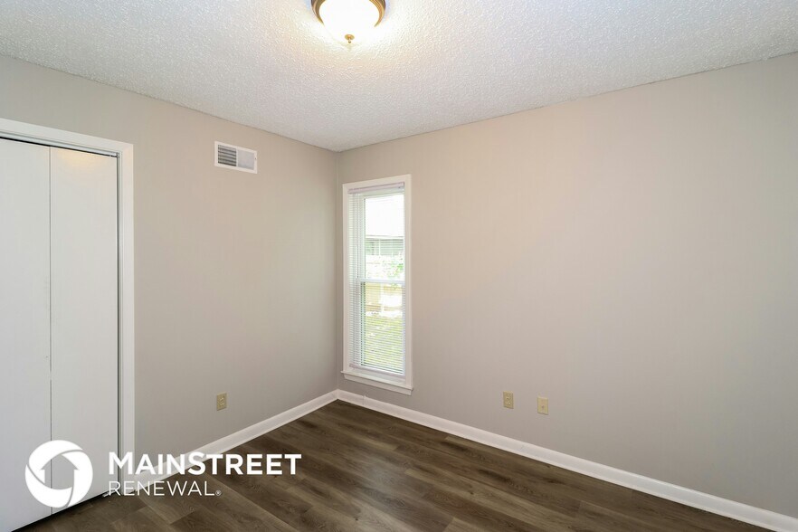 Building Photo - 9143 Gainsborough Dr