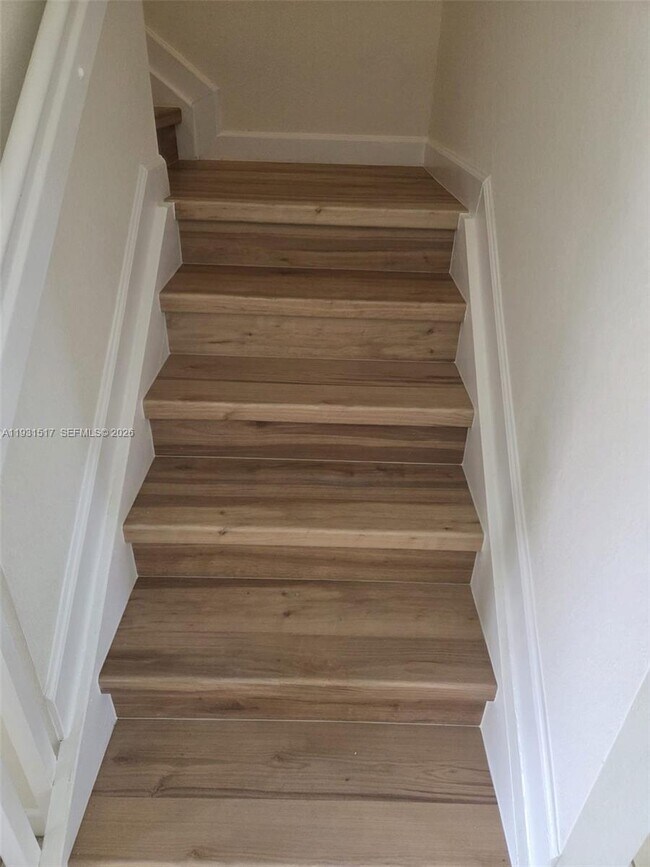 Building Photo - 105 SE 33rd Terrace