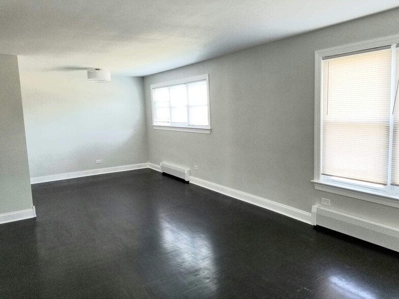Dining room - 3446 Main St