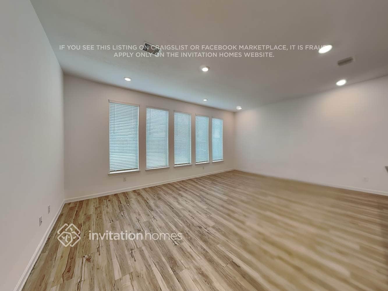 Building Photo - 4022 Champlain Wy