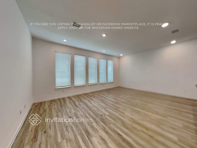 Building Photo - 4022 Champlain Wy