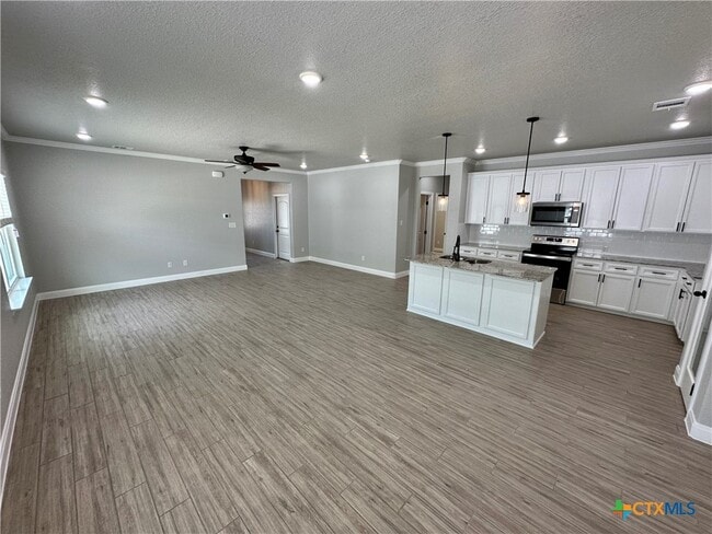 Building Photo - 1611 Sideoats Ln